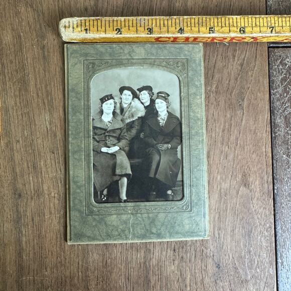 Vintage Photobooth Studio Photography‎ Group of 4 Women Girlfriends Best Friends - Picture 6 of 10